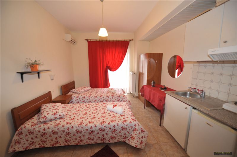 Grcka apartmani letovanje, Nea Mudania Halkidiki, Vila Irini, spavaća soba